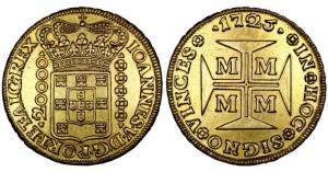 Algumas moedas de países cristãos tinham cruzes, no lugar das caras, como o dobrão português emitido por D. João V, em 1725 (bem conhecida pelos colecionadores, pois é considerado a moeda de maior valor intrínseco já cunhada).  Em seus livros, Laplace chama os dois lados da moeda de croix e pile (croix: cruz, pile: lado da moeda onde estão as armas do rei, ou o valor da moeda).